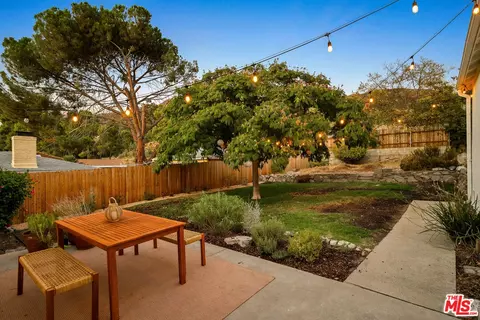 Exterior - 10638 Samoa Ave, Tujunga, CA 91042 photo 6 of 8