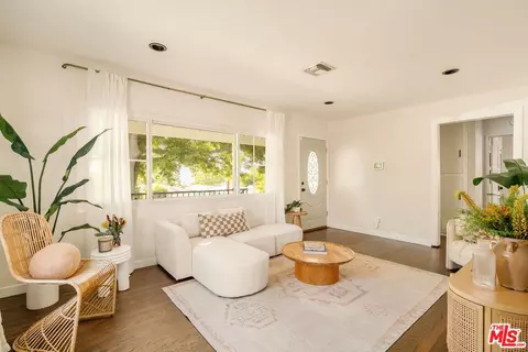 Living - 10638 Samoa Ave, Tujunga, CA 91042 photo 2 of 2