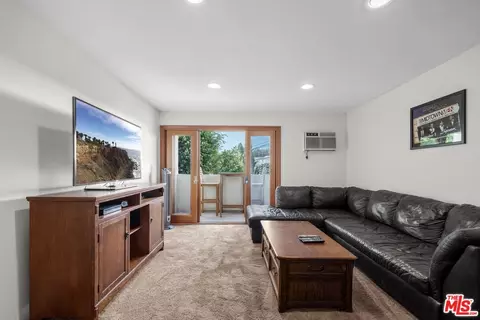 8577 Rugby Dr #203, West Hollywood, CA 90069