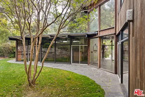 2839 Mandeville Canyon Rd, Los Angeles, CA 90049