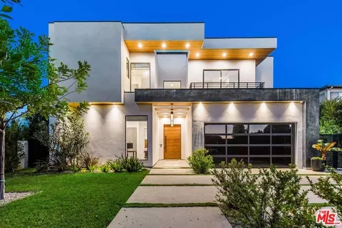3418 Grand View Blvd, Los Angeles, CA 90066