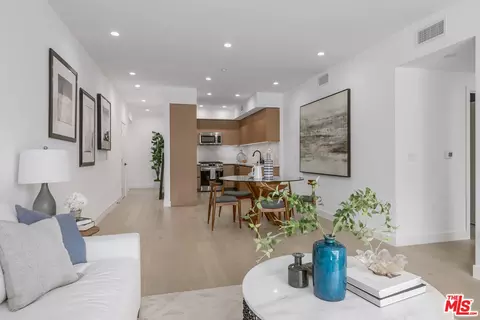 1123 S Shenandoah St #202, Los Angeles, CA 90035
