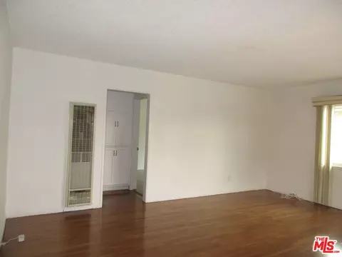 Living - 719 E 154th St, Compton, CA 90220 photo 3 of 3