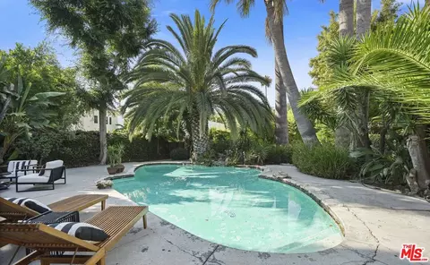 15621 Morrison St, Sherman Oaks, CA 91403