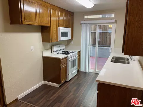 536 E Cypress Ave, Burbank, CA 91501 photo 9