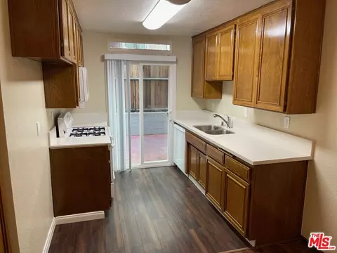 536 E Cypress Ave, Burbank, CA 91501 photo 8