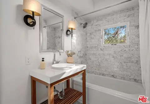 Bath - 3428 Wrightview Dr, Studio City, CA 91604 photo 4 of 4