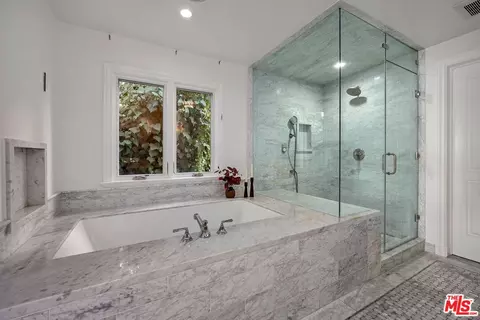 Bath - 3428 Wrightview Dr, Studio City, CA 91604 photo 2 of 4