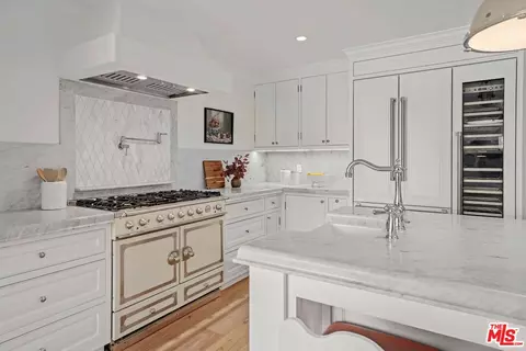 Kitchen - 3428 Wrightview Dr, Studio City, CA 91604 photo 5 of 6