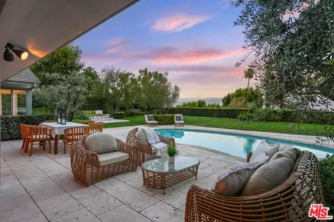 Exterior - 3428 Wrightview Dr, Studio City, CA 91604 photo 2 of 18