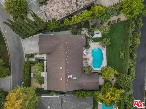 View/Area - 3428 Wrightview Dr, Studio City, CA 91604 photo 1 of 2