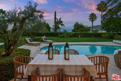 Exterior - 3428 Wrightview Dr, Studio City, CA 91604 photo 16 of 18