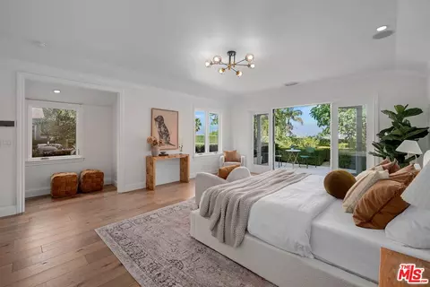 Bedroom - 3428 Wrightview Dr, Studio City, CA 91604 photo 1 of 6