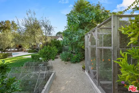 Exterior - 3428 Wrightview Dr, Studio City, CA 91604 photo 15 of 18