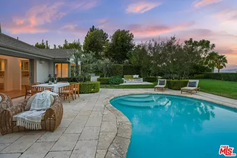 Exterior - 3428 Wrightview Dr, Studio City, CA 91604 photo 17 of 18