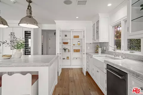 Kitchen - 3428 Wrightview Dr, Studio City, CA 91604 photo 4 of 6