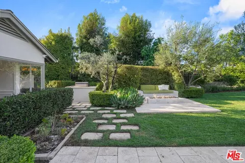 Exterior - 3428 Wrightview Dr, Studio City, CA 91604 photo 12 of 18