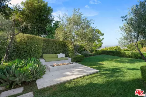 Exterior - 3428 Wrightview Dr, Studio City, CA 91604 photo 13 of 18