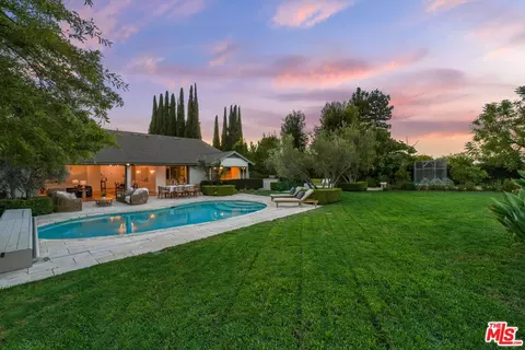 Exterior - 3428 Wrightview Dr, Studio City, CA 91604 photo 4 of 18