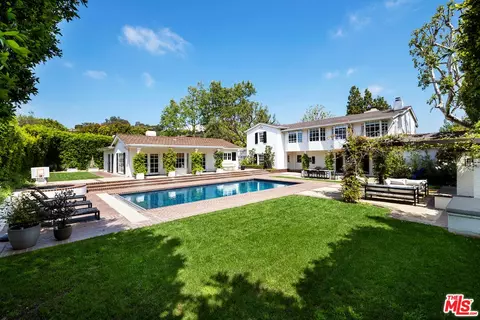 415 N Barrington Ave, Los Angeles, CA 90049