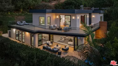 3830 Rhodes Ave, Studio City, CA 91604