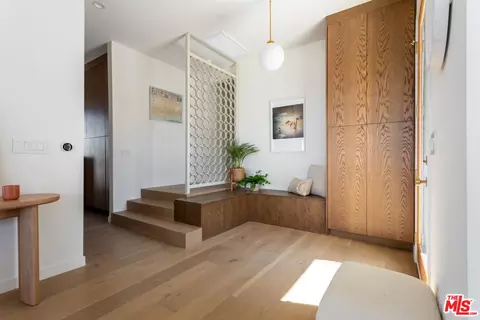Entry Way - 3908 S Cloverdale Ave, Los Angeles, CA 90008 photo 1 of 6
