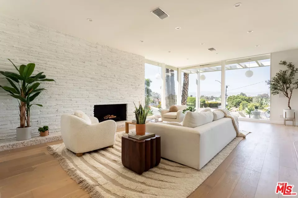 Other - 3908 S Cloverdale Ave, Los Angeles, CA 90008 photo 2 of 13