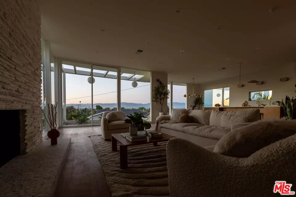 Living - 3908 S Cloverdale Ave, Los Angeles, CA 90008 photo 1 of 8