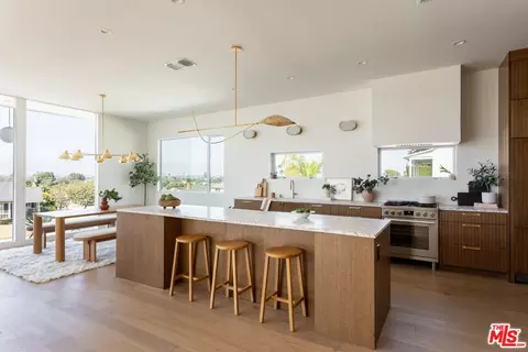 Kitchen - 3908 S Cloverdale Ave, Los Angeles, CA 90008 photo 1 of 11