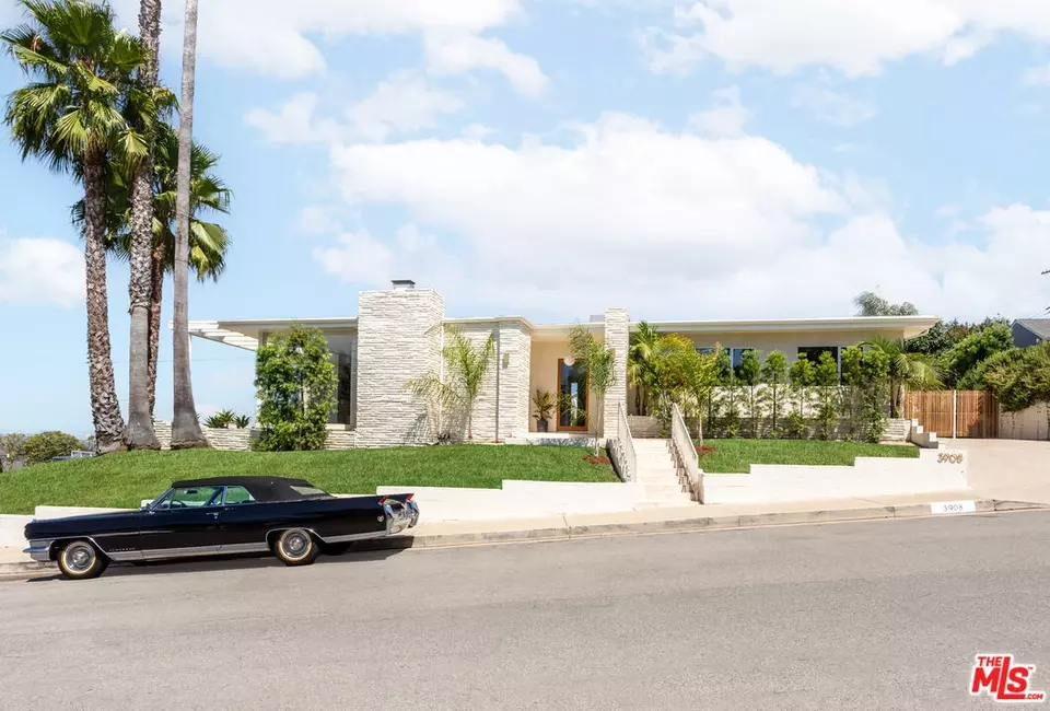 Exterior - 3908 S Cloverdale Ave, Los Angeles, CA 90008 photo 1 of 12