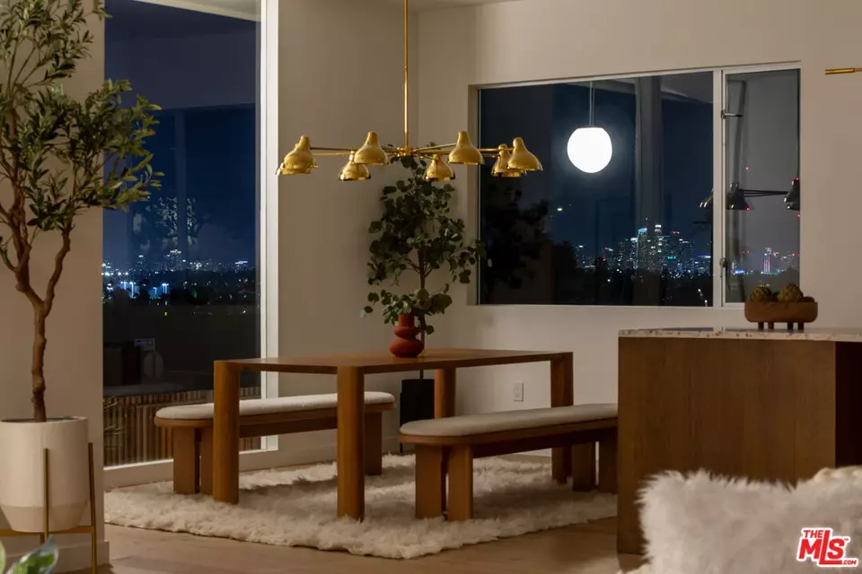 Dining - 3908 S Cloverdale Ave, Los Angeles, CA 90008 photo 2 of 2