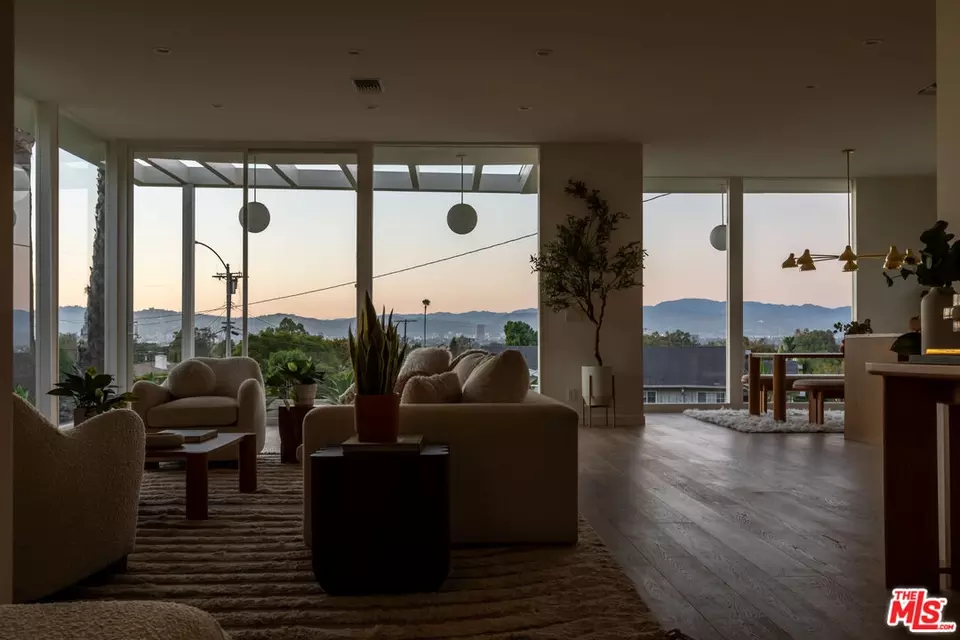 Living - 3908 S Cloverdale Ave, Los Angeles, CA 90008 photo 8 of 8