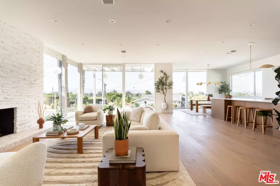 Living - 3908 S Cloverdale Ave, Los Angeles, CA 90008 photo 2 of 8