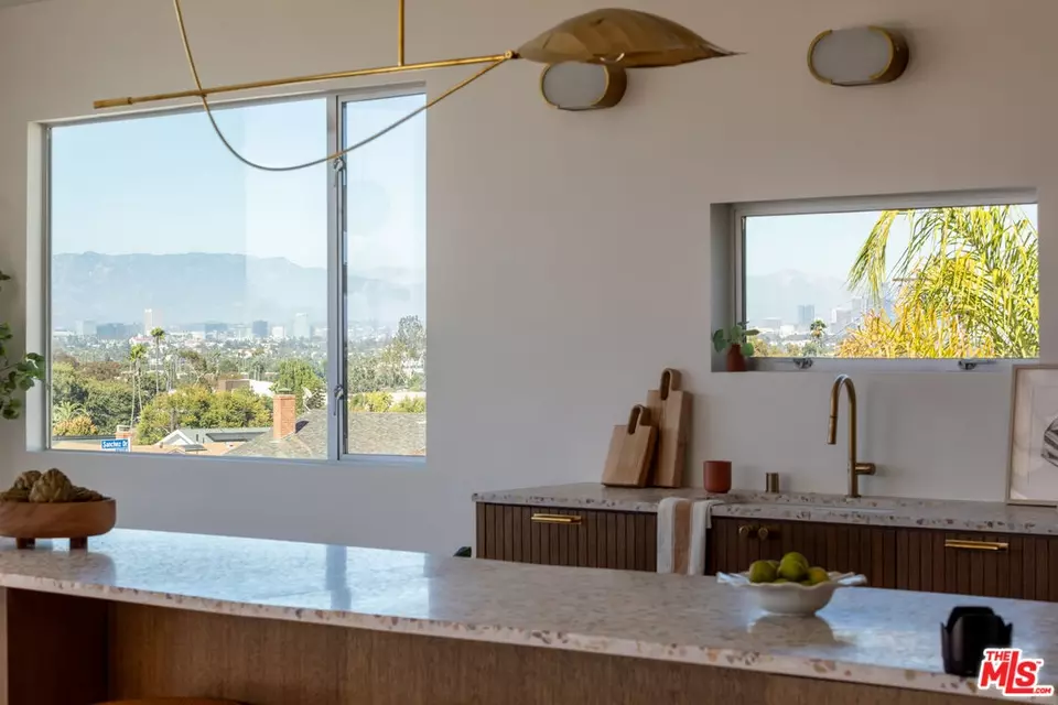 Kitchen - 3908 S Cloverdale Ave, Los Angeles, CA 90008 photo 11 of 11