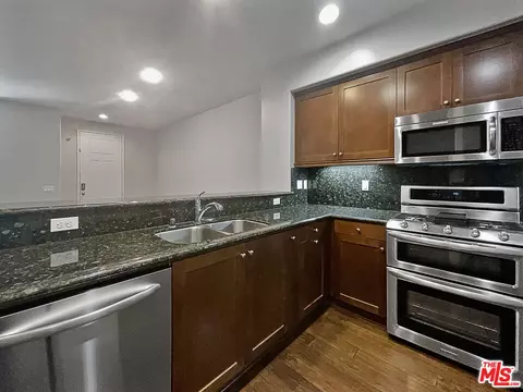 Kitchen - 2234 Winifred St #3, Simi Valley, CA 93063 photo 2 of 3