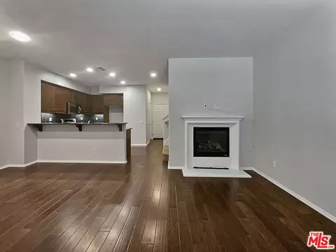 Living - 2234 Winifred St #3, Simi Valley, CA 93063 photo 4 of 5
