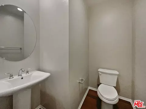 Bath - 2234 Winifred St #3, Simi Valley, CA 93063 photo 2 of 3