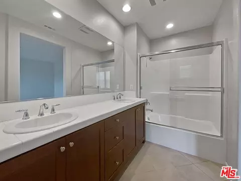 Bath - 2234 Winifred St #3, Simi Valley, CA 93063 photo 1 of 3