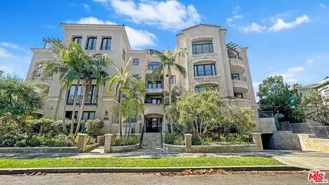 12050 Guerin St #303, Studio City, CA 91604
