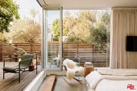 860 Superba Ave, Venice, CA 90291