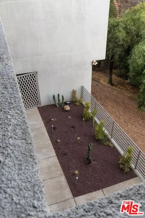 Exterior - 1500 Inverness Dr, Pasadena, CA 91103 photo 9 of 11