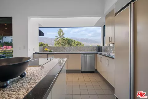 Kitchen - 1500 Inverness Dr, Pasadena, CA 91103 photo 4 of 7