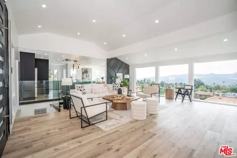 1015 Via Carmelita, Burbank, CA 91501