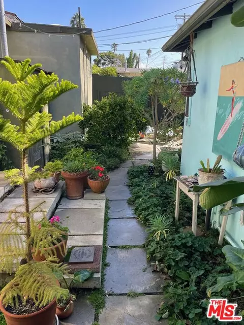 Exterior - 1805 Shell Ave, Venice, CA 90291 photo 4 of 12
