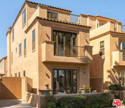 221 12th St, Huntington Beach, CA 92648