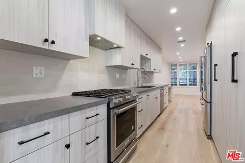 15480 Antioch St #203A, Pacific Palisades, CA 90272