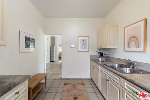 Entry Way - 186 Carlton Ave, Pasadena, CA 91103 photo 3 of 7