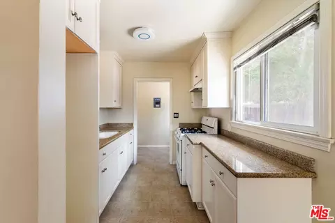 Entry Way - 186 Carlton Ave, Pasadena, CA 91103 photo 6 of 7