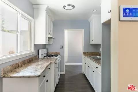 Entry Way - 186 Carlton Ave, Pasadena, CA 91103 photo 5 of 7