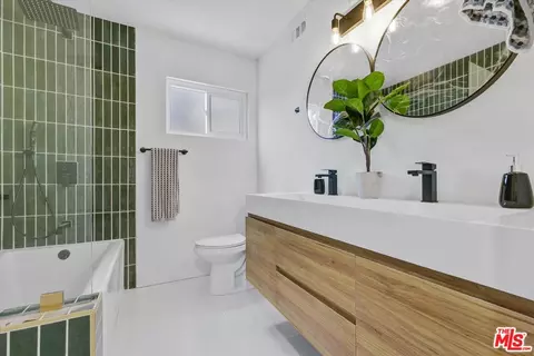 Bath - 23503 Naffa Ave, Carson, CA 90745 photo 4 of 6